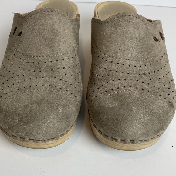 Sven Leaf Punch Spray Clogs in Beige Tan Sz 36 5 5.5 scandi granola girl hippie - Picture 6 of 16